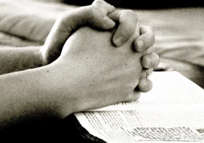Beten für die Anliegen der Menschen | Foto: CC0 pxhere
